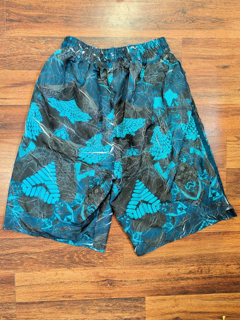 Nike Men’s Medium Black & Teal Patterned Dri-Fit Shorts - Picture 5 of 6